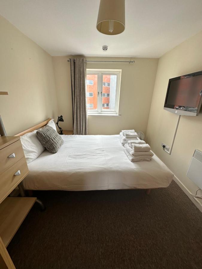 Gunwharf Quays Harbour Apartments Portsmouth Exterior photo