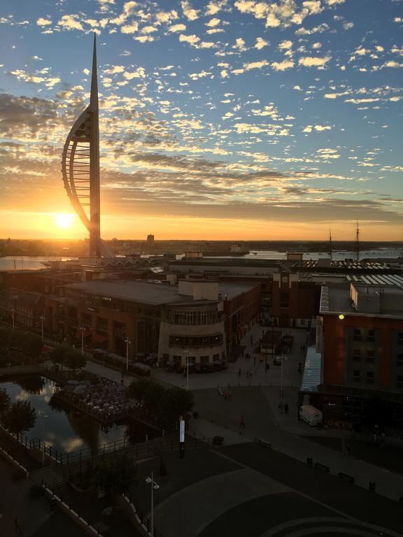 Gunwharf Quays Harbour Apartments Portsmouth Exterior photo